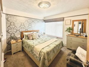 SEAVIEW ROAD- click for photo gallery